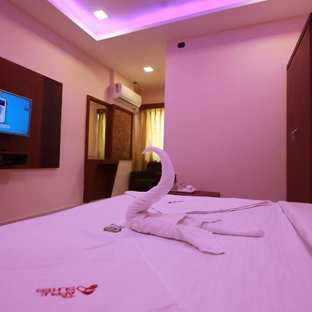 Hotel Apple Suites Bangalore Esterno foto
