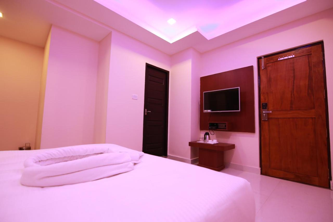 Hotel Apple Suites Bangalore Esterno foto