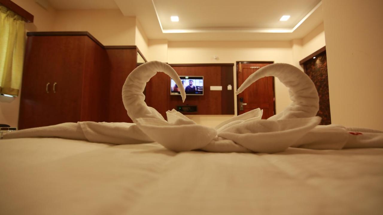Hotel Apple Suites Bangalore Esterno foto