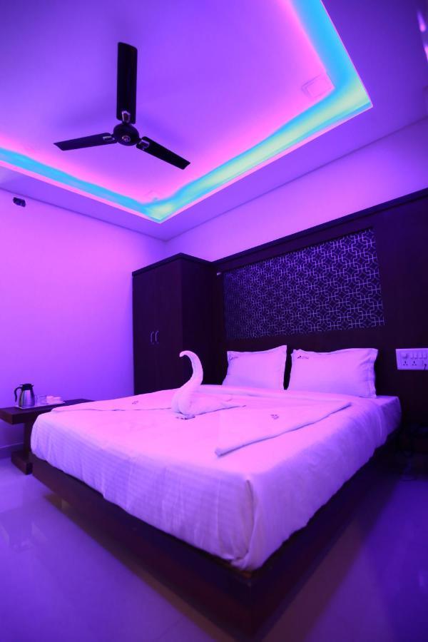 Hotel Apple Suites Bangalore Esterno foto
