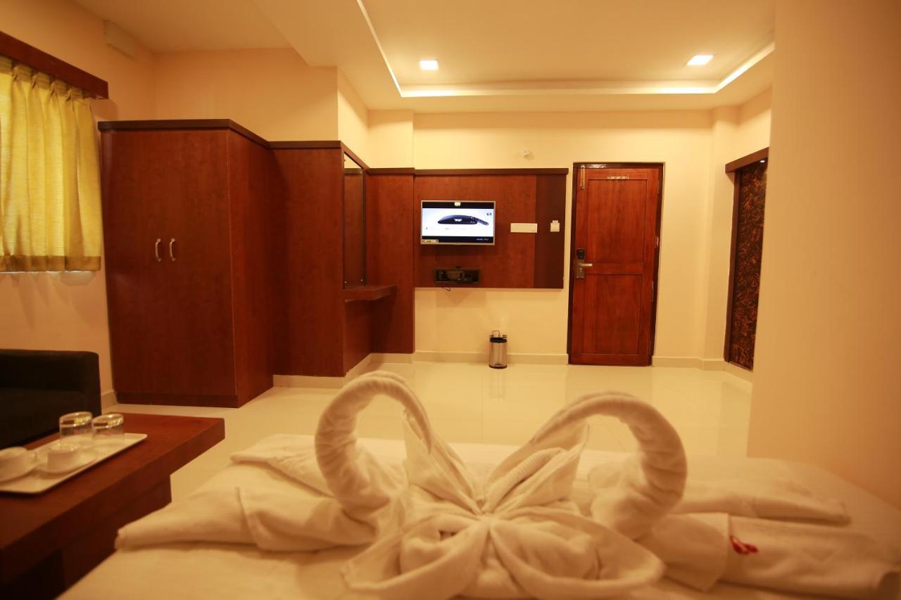 Hotel Apple Suites Bangalore Esterno foto
